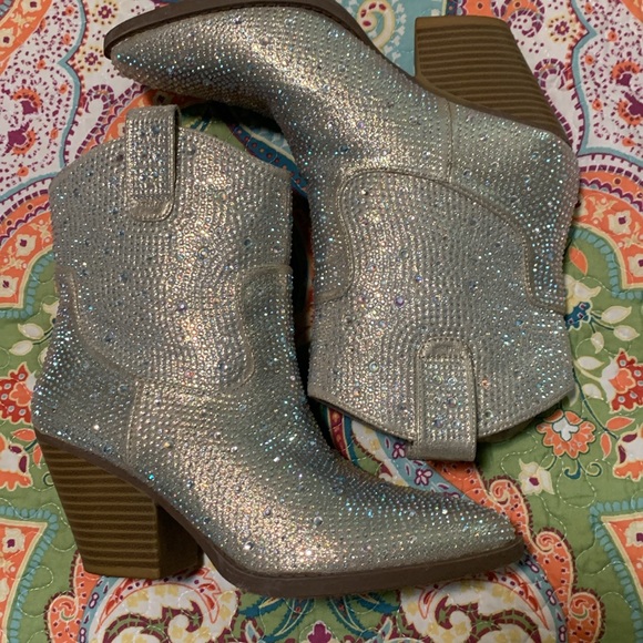 EUC Sparkling boots. 7.5 - Picture 5 of 5